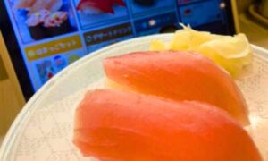 はま寿司のお寿司のアップ写真イメージ画像