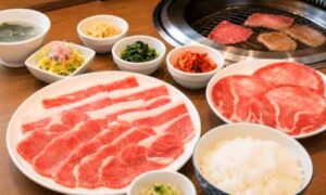 プレミアムカルビの焼肉ランチセットとごはん、サラダ